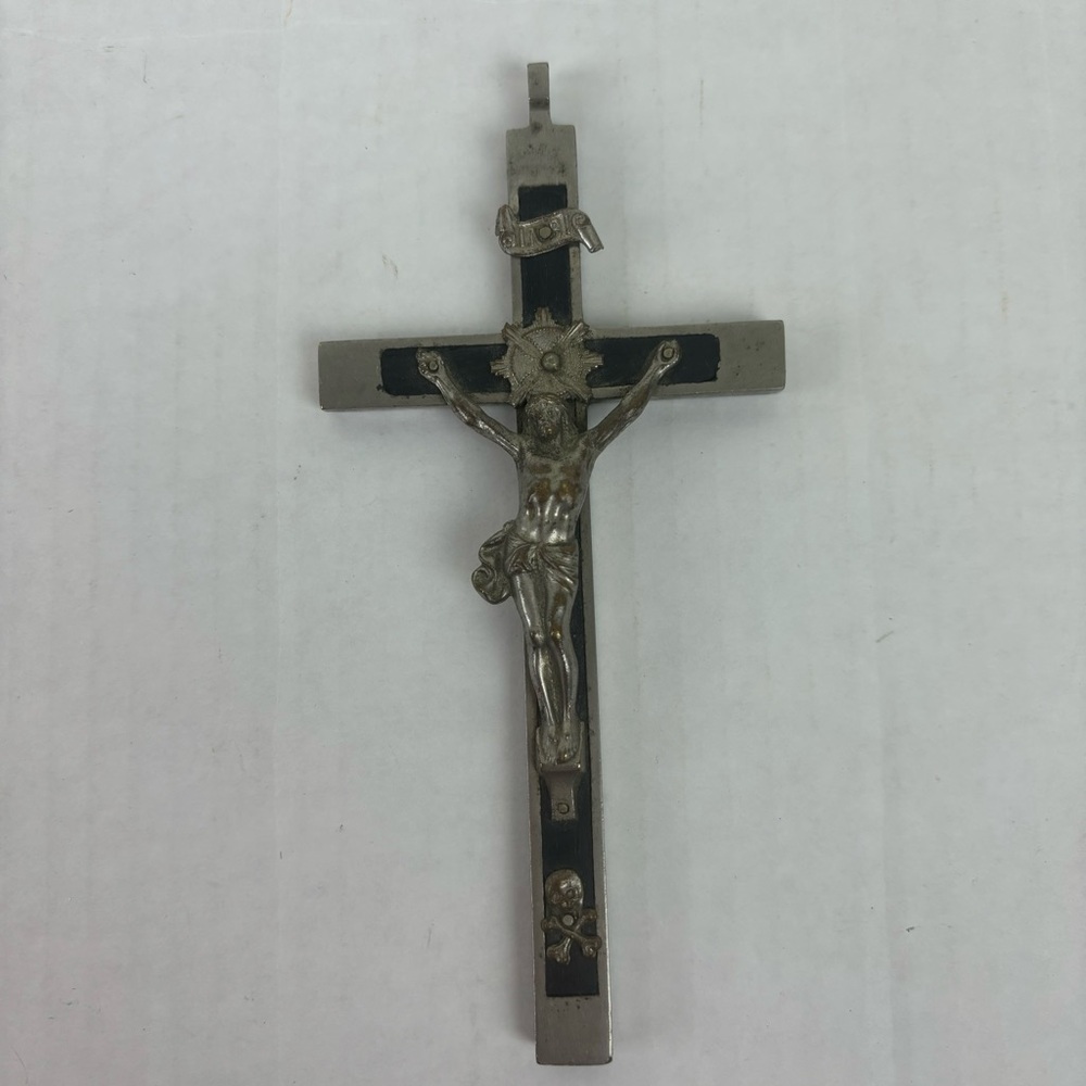 Antique skull & crossbones crucifix-nun/priest/monk cross-metal/black